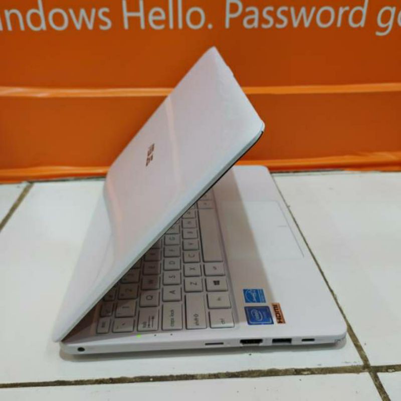 laptop asus vivobook e 203mah intel N4000 ram 4 gb white
