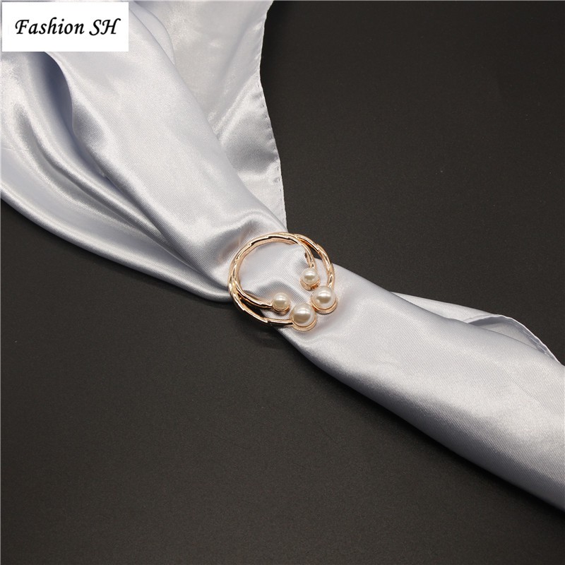 Ring Holder Scarf/Syal Desain Salib Hias Kristal Bahan Alloy Kualitas Tinggi Untuk Wanita M40163