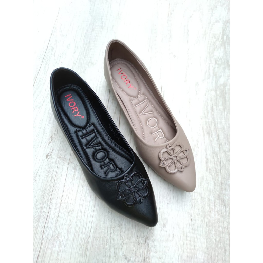 Ivory Sepatu Flat Kerja Wanita T383-87