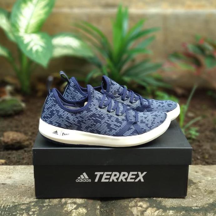 PR00M000 Sepatu Outdoor Adidas Terrex CC Boat Parley CM7527 Original Murah