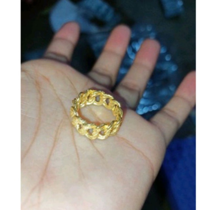 Gelang dan cincin replika mas 24k kualitas golden ,lagi hits an herlin kenza,best seller,panjang realnya 18cm-19cm tergantung stok dari toko mas, klo mau dipendekin atau dipanjangin pasti ada bekas potongan