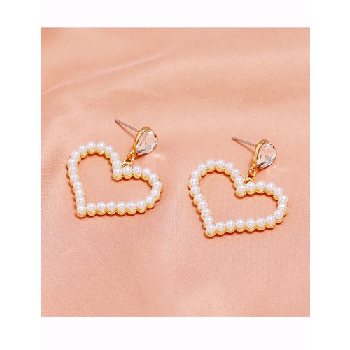 LRC Anting Tusuk Fashion White Metal Heart Pearl Stud Earrings A63173