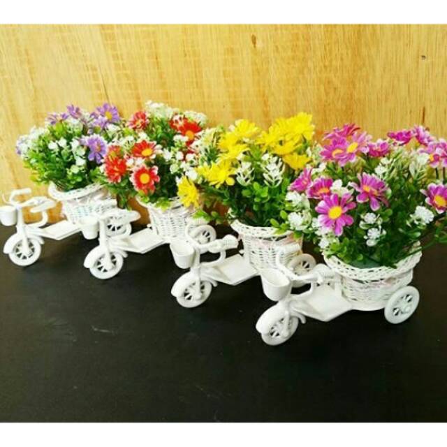 Bunga dan pot sepeda mini