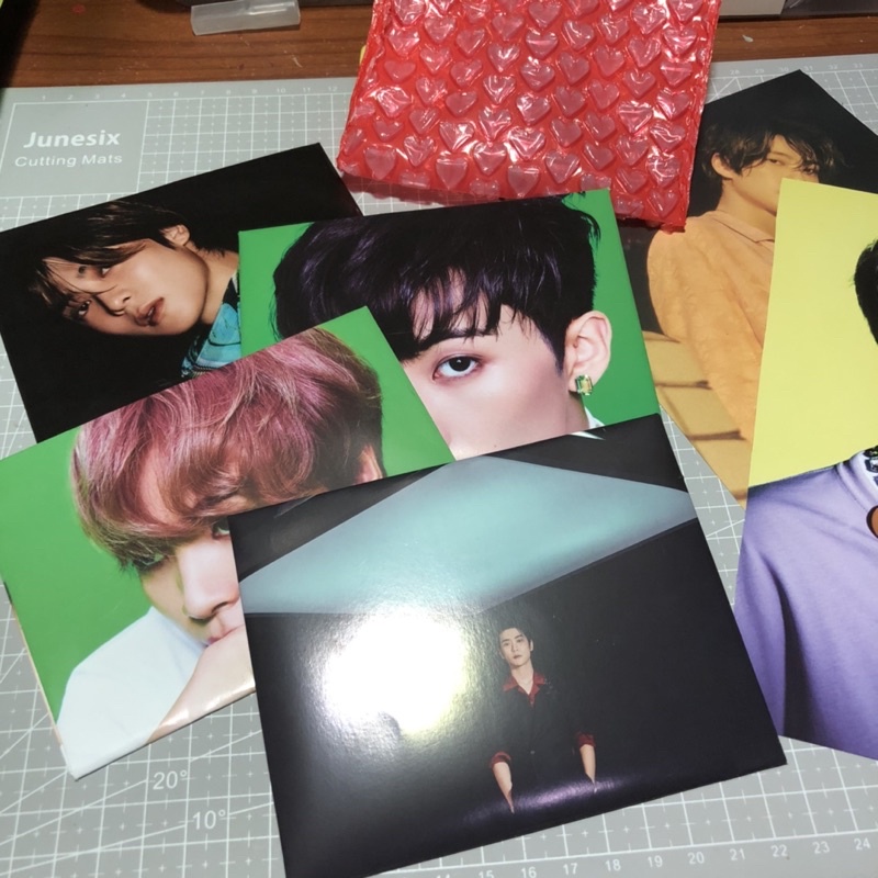 

AMPLOP PHOTOCARD DARI ALBUM 10k/4pcs [ GRATIS AMPLOP BUBLEWRAP LOVE]
