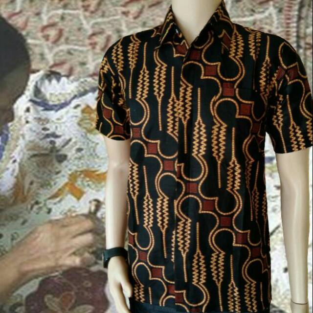 Hem Dalang Batik Pria Lengan Pendek