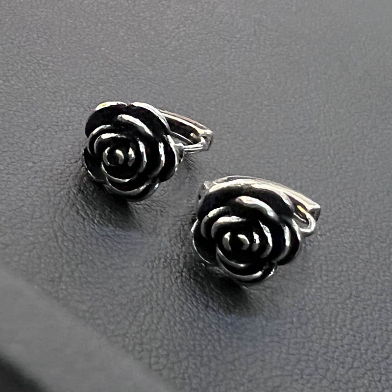 Anting Klip Desain Bunga Camellia Gaya Minimalis Untuk Wanita