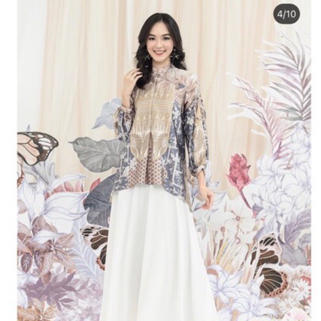 booked PRELOVED BIRA BLOUSE GOLD LAND JULANG SERIES WEARING KLAMBY