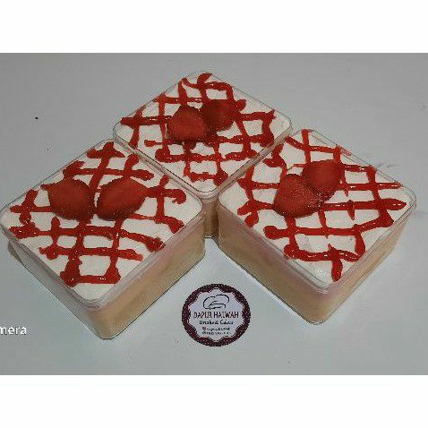 

DAPUR HALWAH STROBERI DESSERT BOX