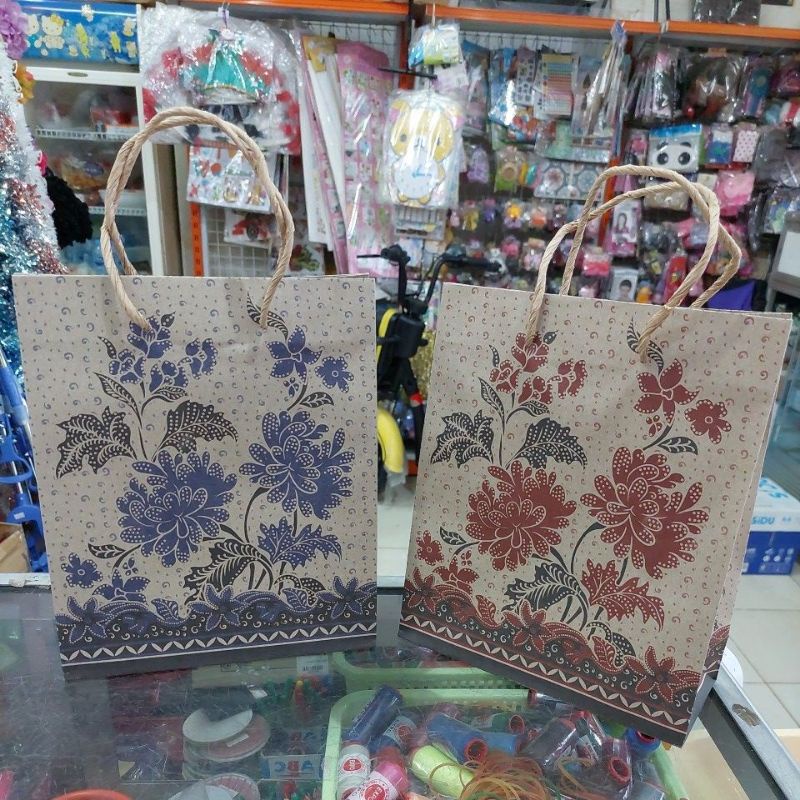 

Paper bag batik bahan tebal 20x24x8