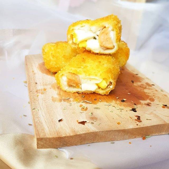 

Risoles Risol Mayo Sosis Telur Frozen Goreng