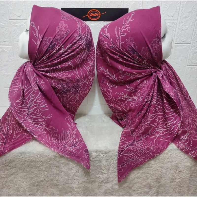 HIJAB DENAY SEGIEMPAT MOTIF AKAR DEEP PINK
