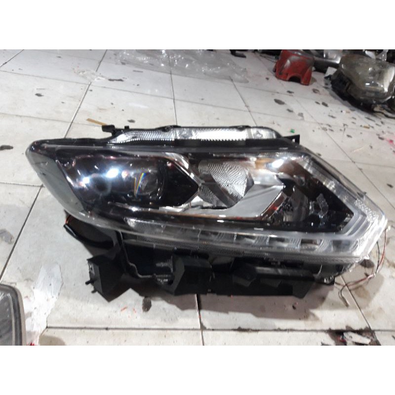 headlamp nissan Xtrail 2016 kanan