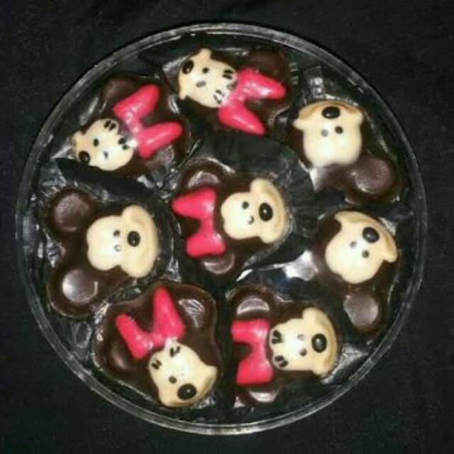 

Cokelat karakter Mickey & Minie mouse