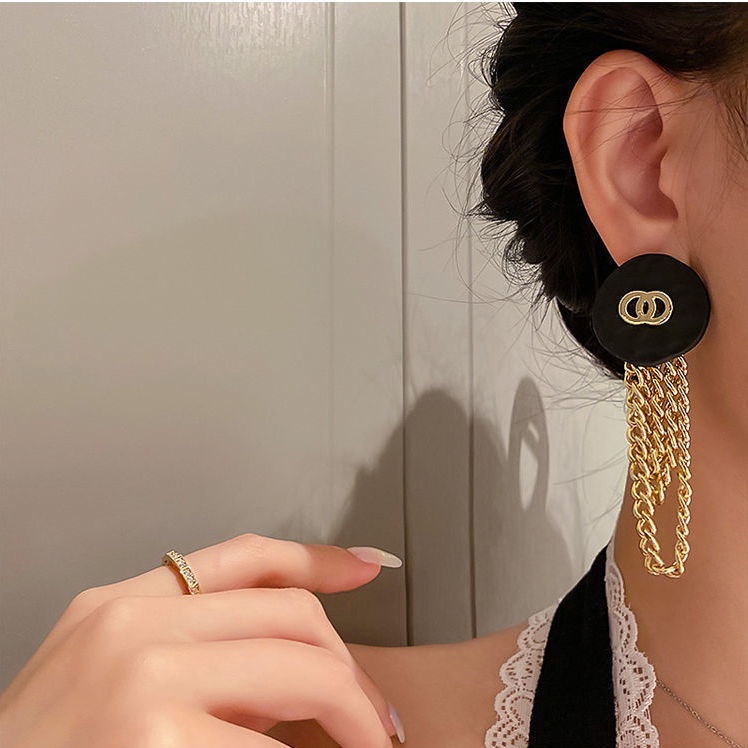 Rantai logam retro lingkaran ganda yang unik anting-anting perempuan musim panas niche desain temper