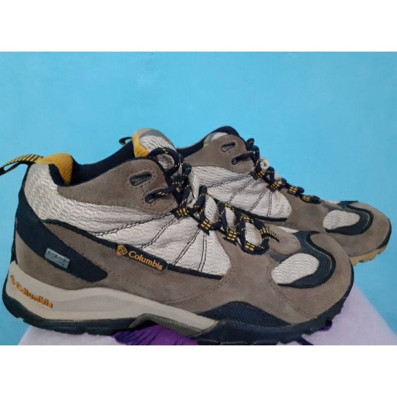 Sepatu gunung second COLUMBIA