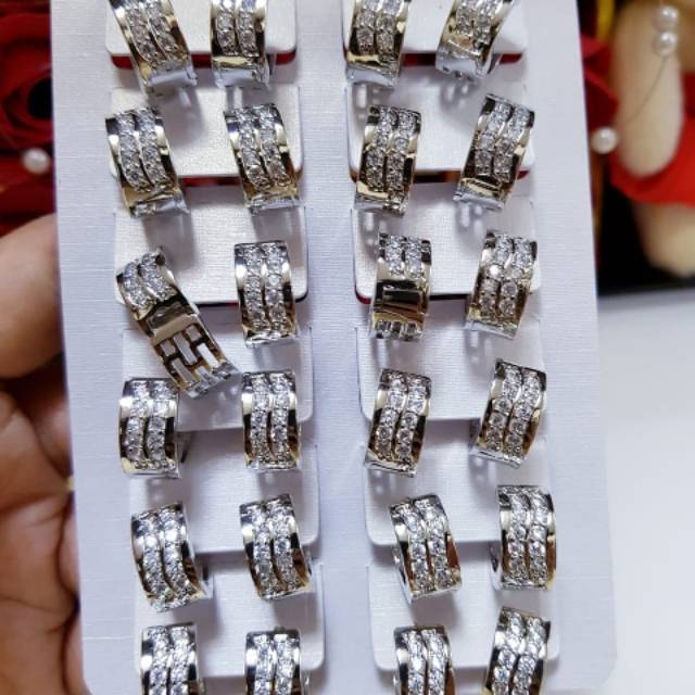 Xuping anting lapis emas 1337j