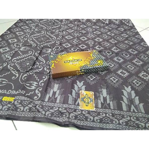 Jajanan THR.. sarung wadimor bali motif batik