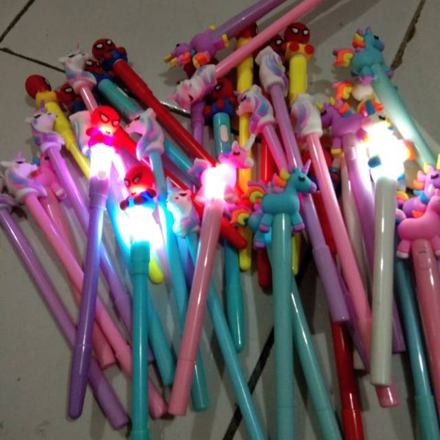

Pulpen unik bisa menyala