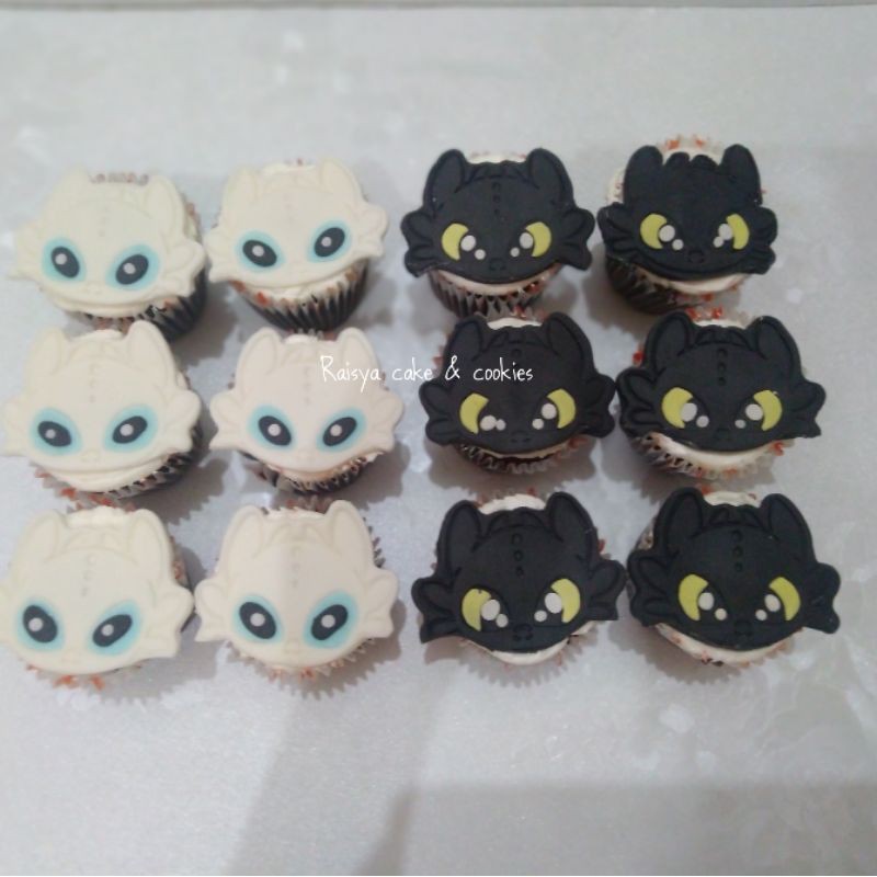 

cup cake dragon night fury