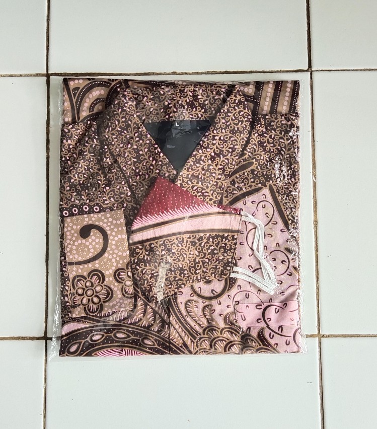 Kemeja Batik Pria Full Furing Lengan Panjang Katun Halus Sragenan Motif Mama Muda Pink