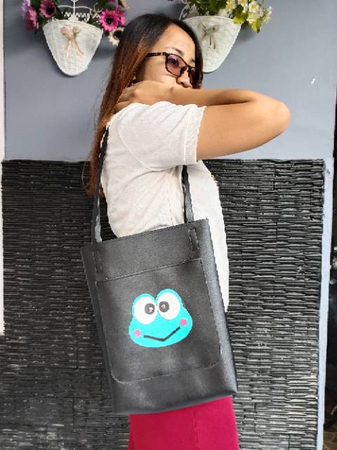 Tote bag slendang karakter keroppi &amp; doraemon