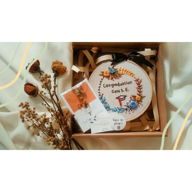 Hoop Art Embroidery/ Custom Embroidery/ Sulam/Graduation / kado unik/ kado murah/ wisuda