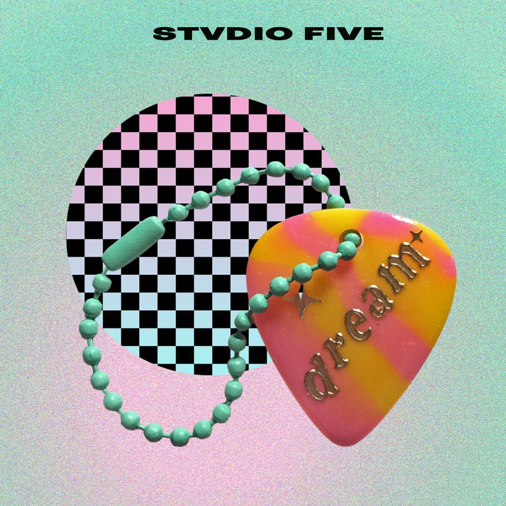 Pick Guitar Resin ✦ Keychain Pick Guitar ✦ Pick Guitar【𝔰𝔱𝔳𝔡𝔦𝔬 𝔣𝔦𝔳𝔢】