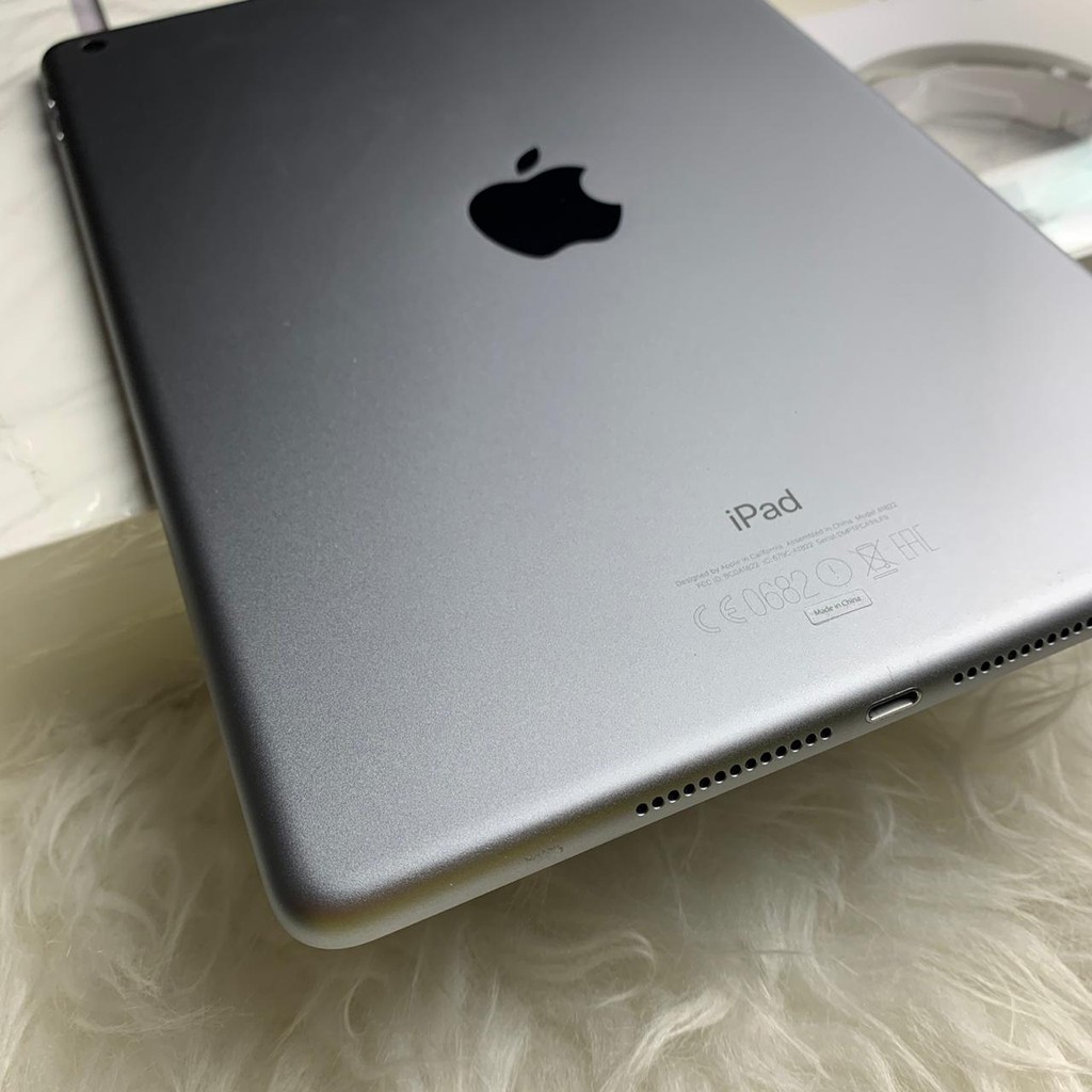 Apple iPad Air 2 2017 SPACE GRAY 5th Gen 9.7" 32GB WiFi