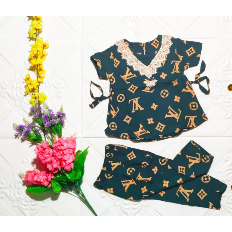 setelan renda anak perempuan motif LV