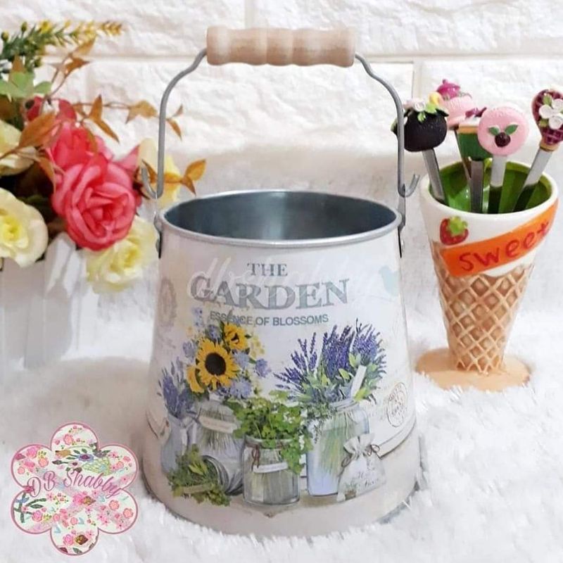 Pot Bunga Vintage Kaleng