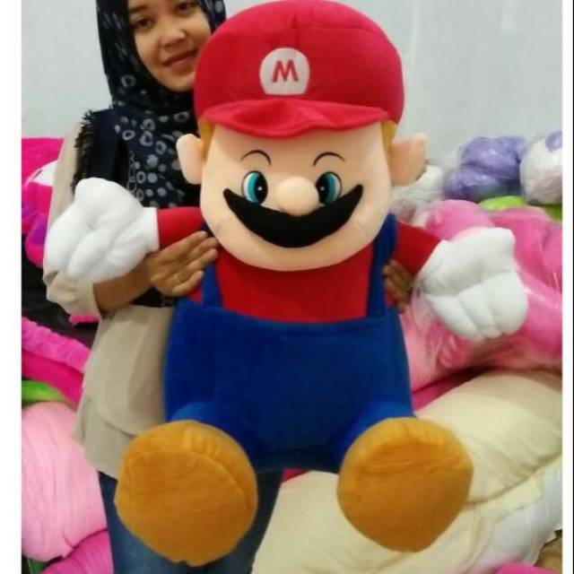 Boneka Mario jumbo.