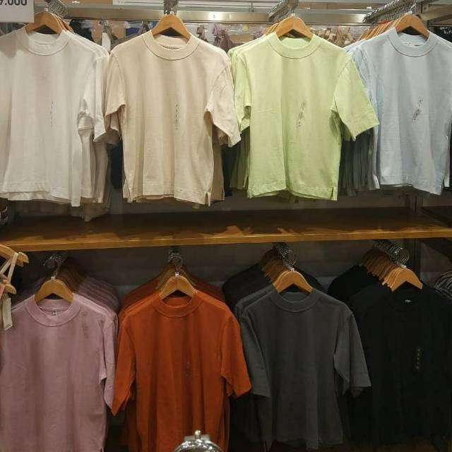 UNIQLO women t-shirt katun rilex boxy  crew neck lengan pendek