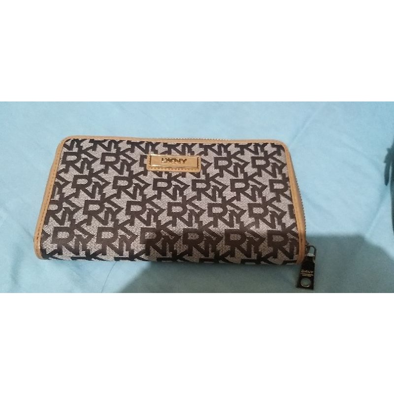 dompet dkny