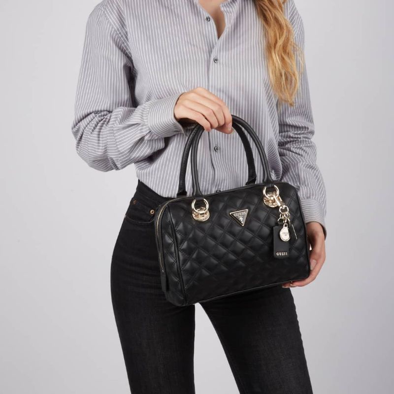 GUESSS Cessily quilted handbag