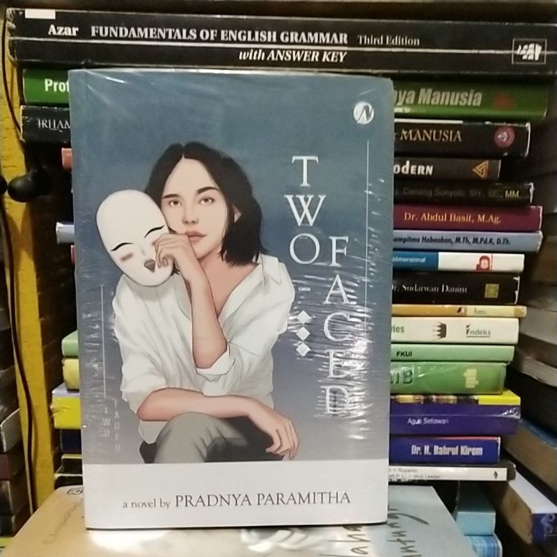novel original TWO FACED