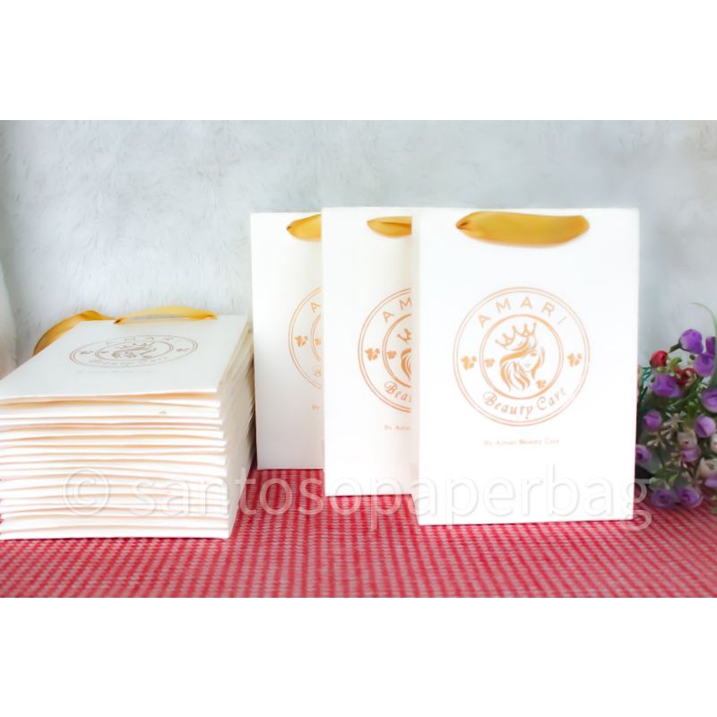

paperbag ivory putih dan hitam 220gsm kosmetik/skincare/acc