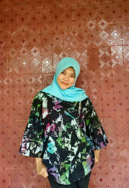 Blouse Abstrak Kekinian