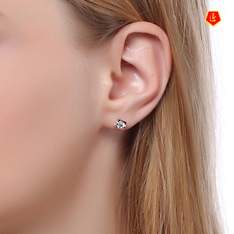 [Ready Stock]Women's Simple Stylish Diamond Heart-Shaped Silver Stud Earrings