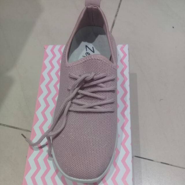 Sepatu sneaker zelia perempuan