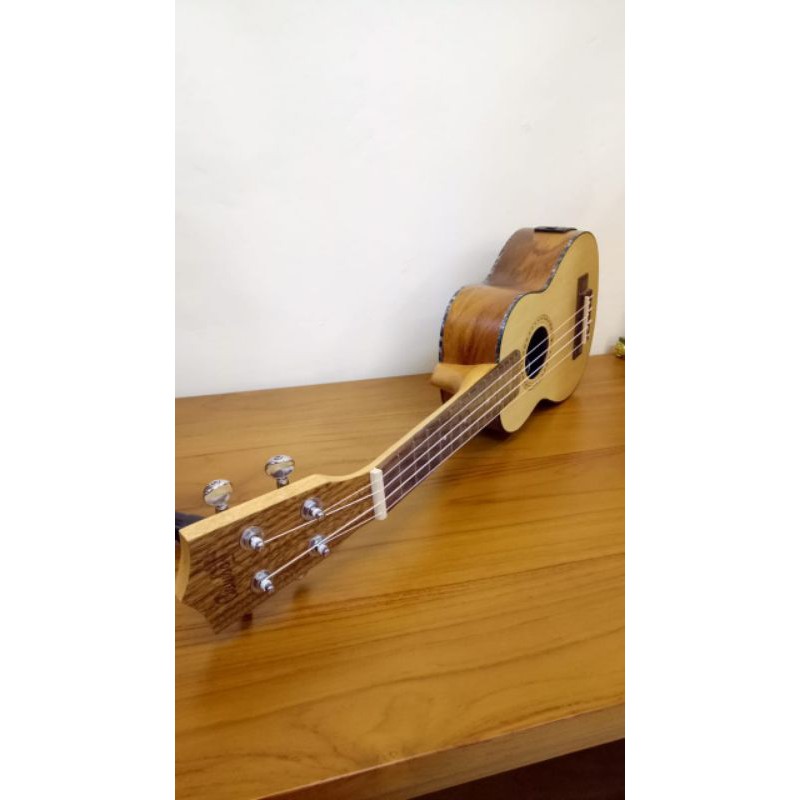 ukulele cowboy elektrik soprano sopran EQ tuner original cowboy