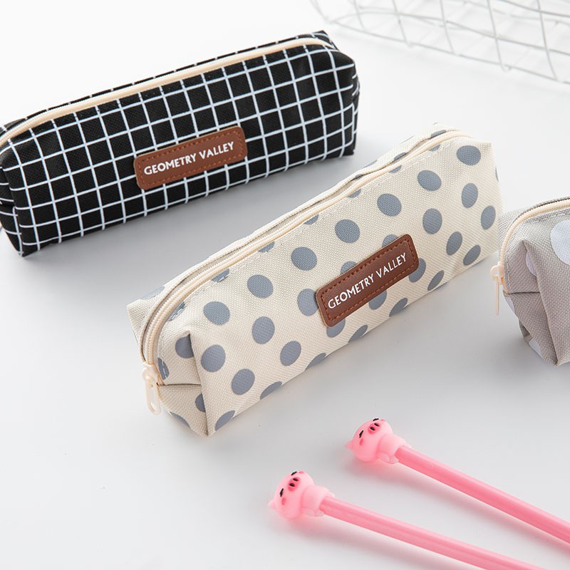 ATM.Medan Tempat Pensil Kanvas Monokrom-3