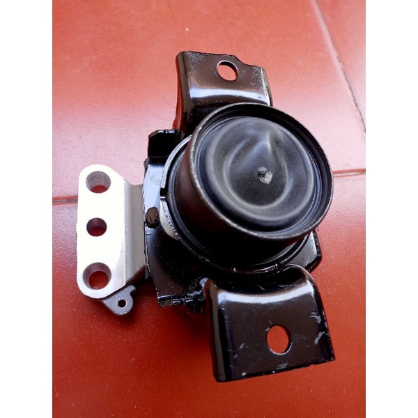 ENGINE MOUNTING NEW ERTIGA