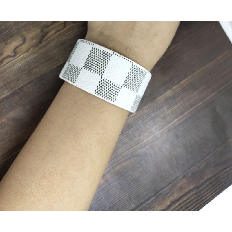Fifi Fashion gelang jam model kulit lebar 3cm titanium premium limited