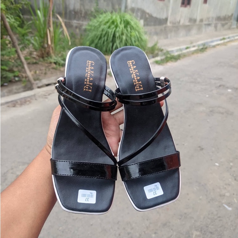 Sandal Heels 3cm hak Tahu Hitam Sendal Nagita Black Terbaru Sandal Hak Rajut