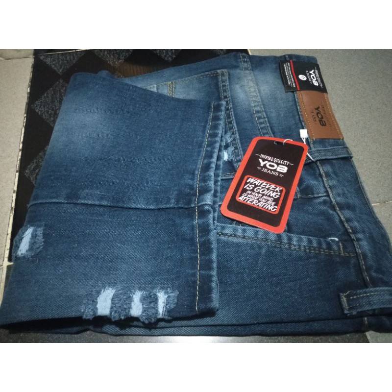 CELANA JEANS PENDEK PRIA MODEL SOBEK