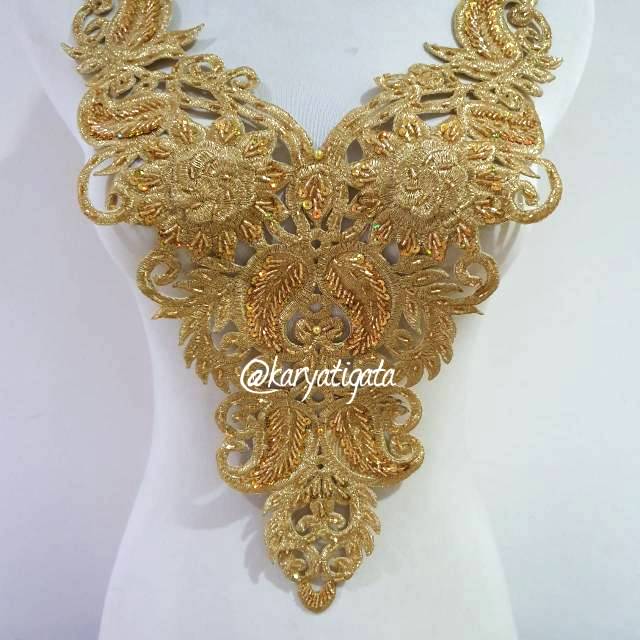 Renda Bordir Kerah V Neck Full Payet - Emas