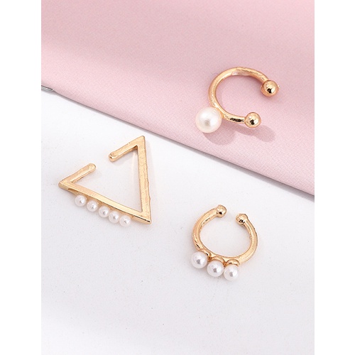 LRC Anting Jepit Fashion Golden Pearl Triangle Geometric D84508