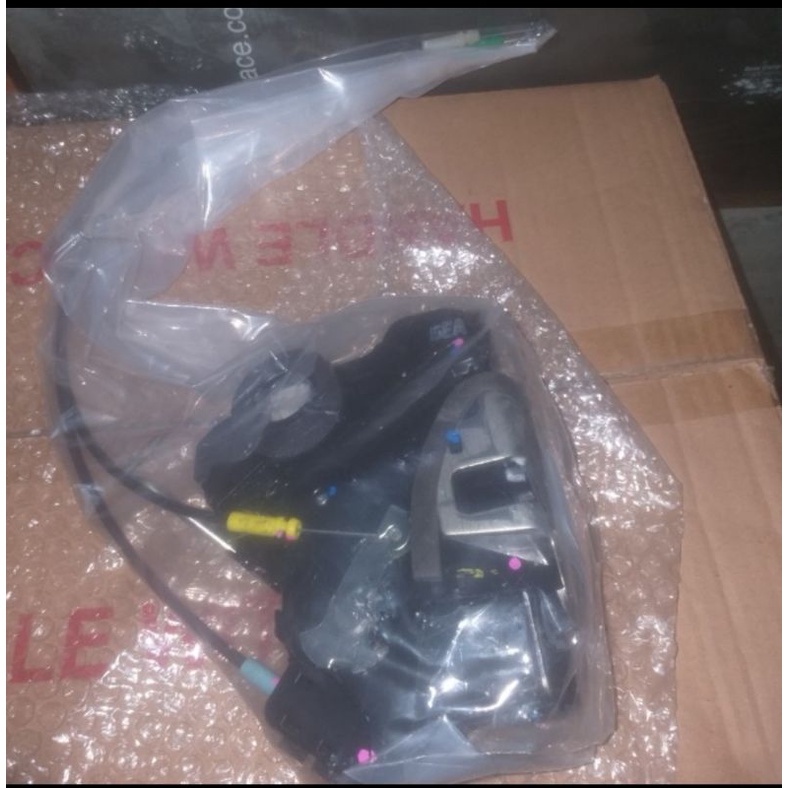 actuator lock pintu belakang kanan ertiga 2016 origi al