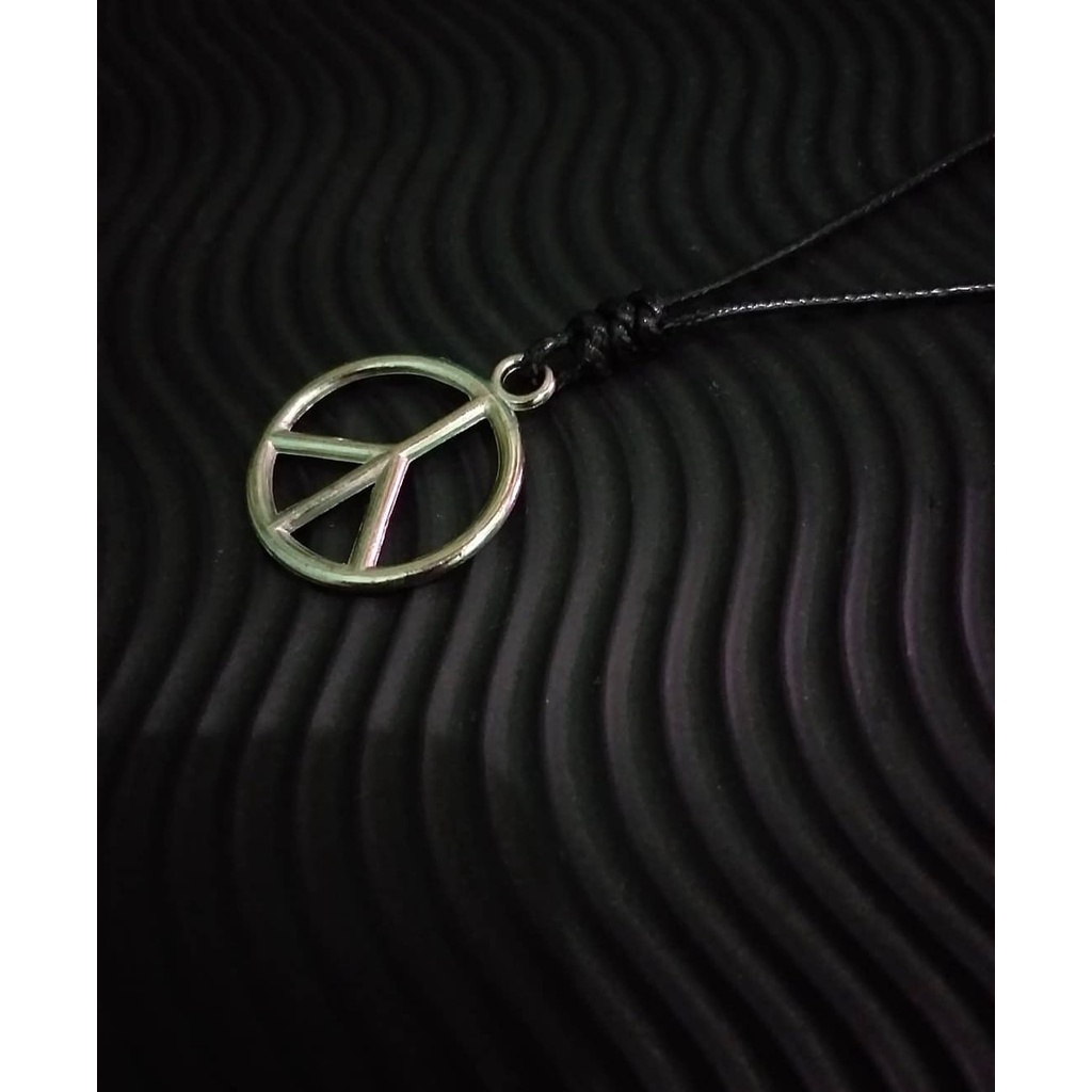 Kalung tali pria peace segitiga kompas termurah