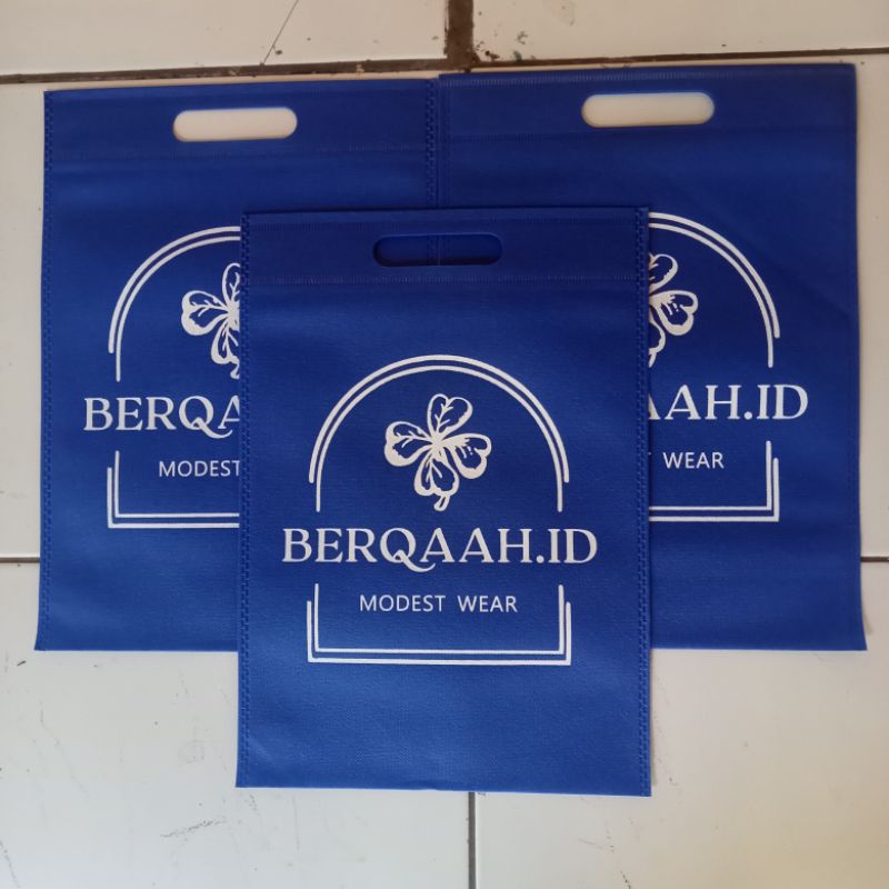 

Tas Spunbond Tipe Oval Uk 25×35 Plus sablon 1 Sisi 1 Warna/Kilat
